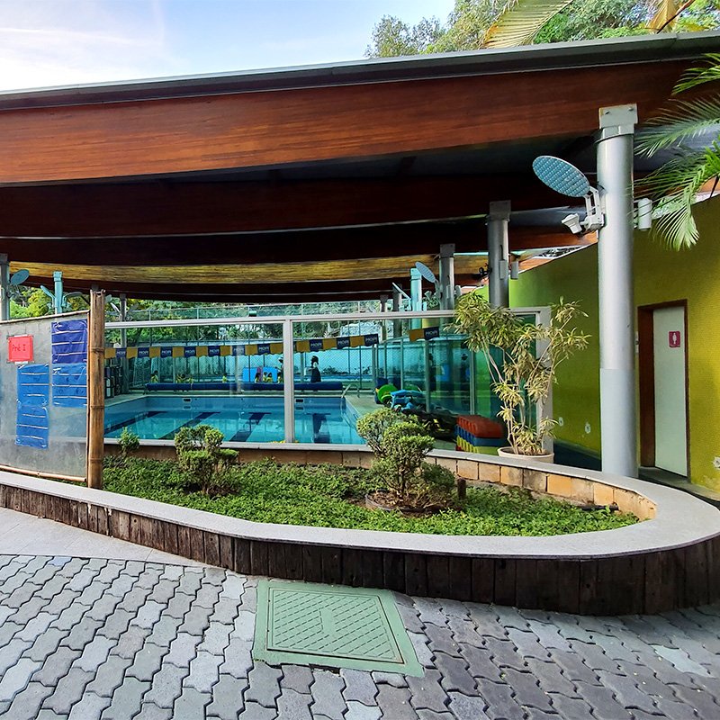 Piscina aquecida por energia solar